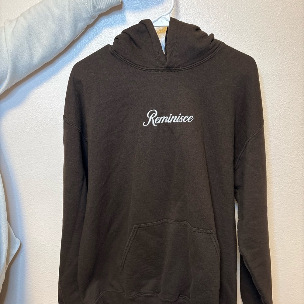 Embroidered ‘Reminisce’ brown sweatshirt